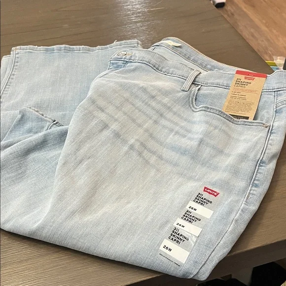Levi's Women's Cropped Light Blue Jeans - Picture 9 of 16